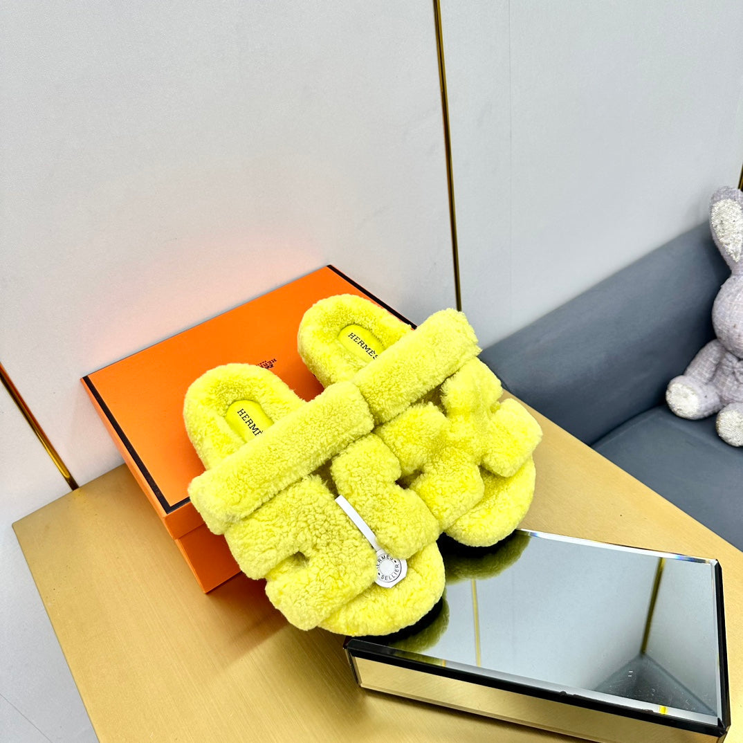 CHYPRE SANDAL IN SUNSHINE YELLOW SHEARLING、mysite、Cacoeks