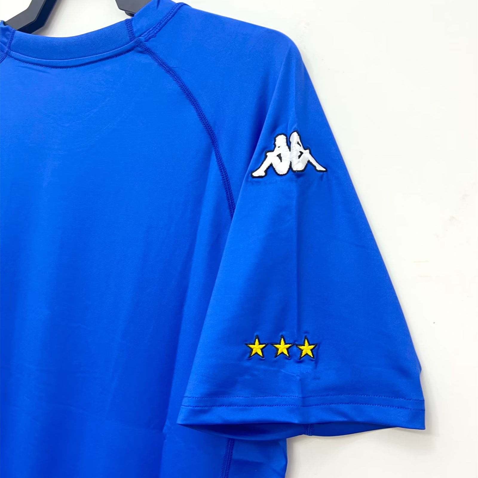 Higojerseys-Retro Italy 2000 Home Stadium Jersey