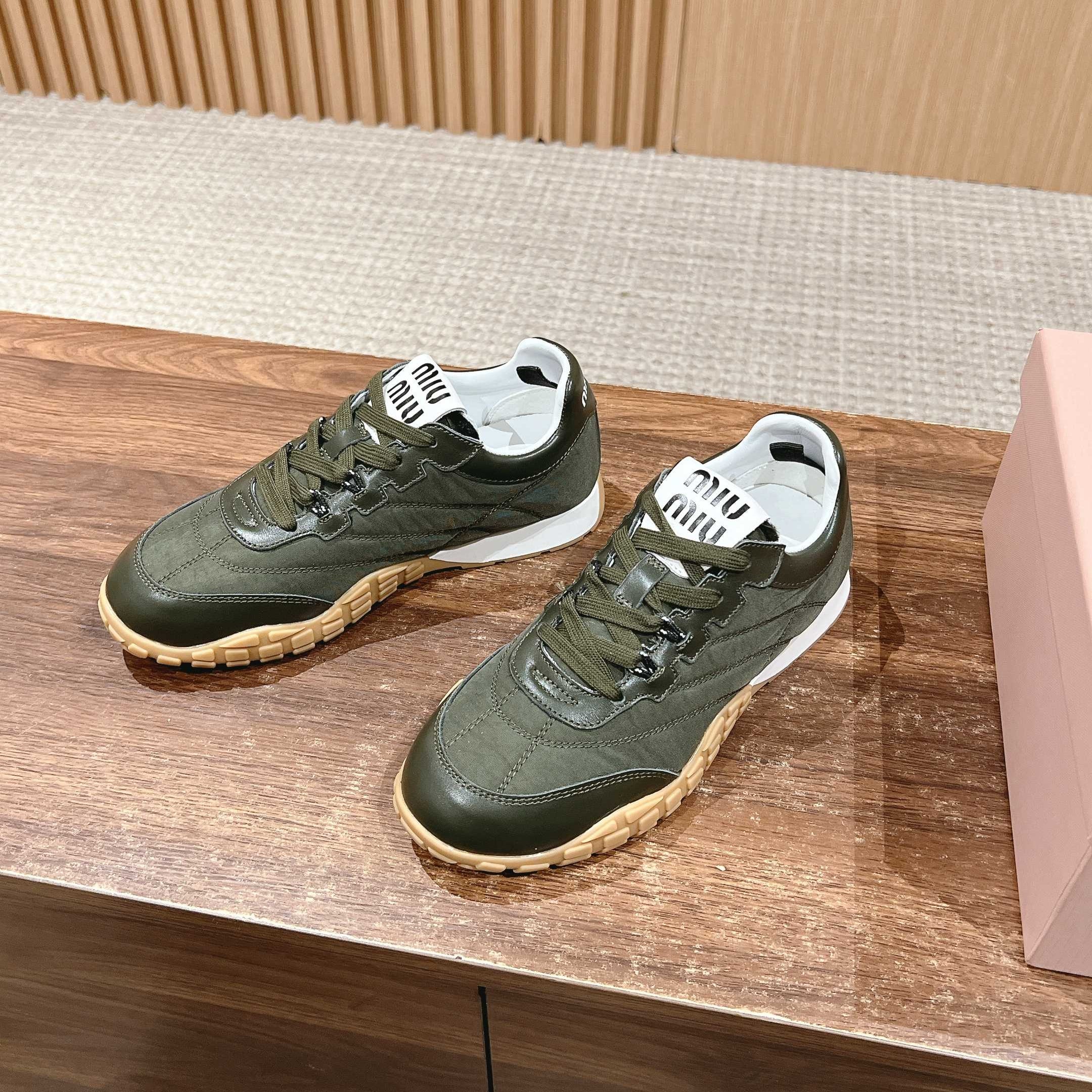 RUNNING SNEAKERS IN ARMY GREEN LAMBSKIN AND FABRIC ANTI-SLIP RUBBER SOLE、mysite、Cacoeks