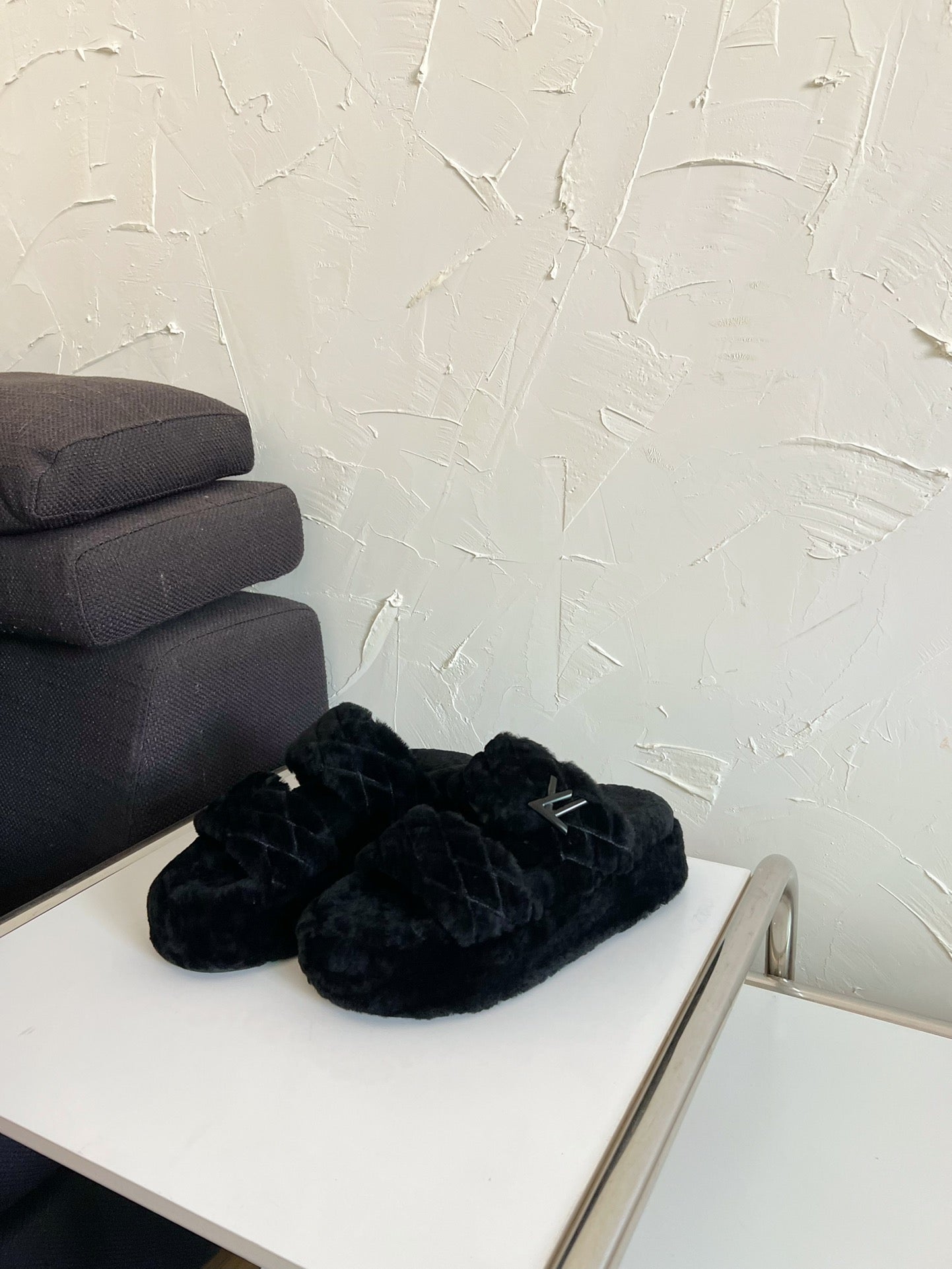 LV SUNSET PLATFORM COMFORT MULE IN BLACK SHEARLING、mysite、Cacoeks