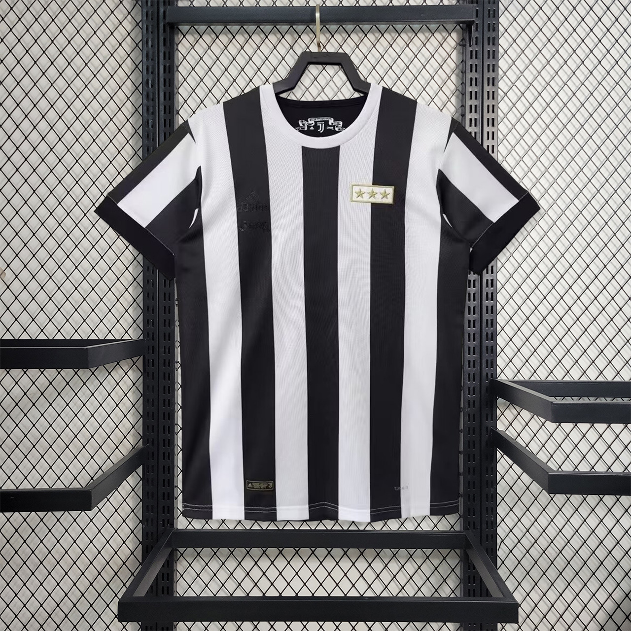 ManixJersey.com | Retro Juventus 2017-18 120th Anniversary Special Edition Jersey -Customize Name, Number and Patch | Worldwide Shipping