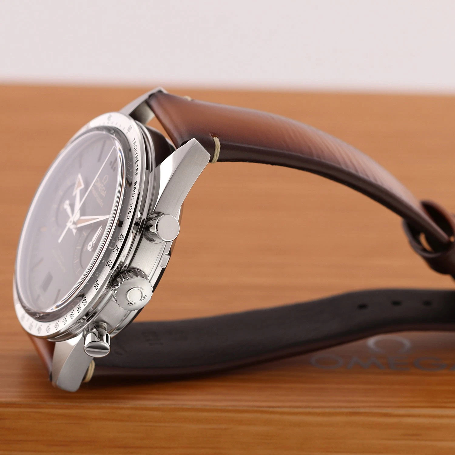 Omega Speedmaster Ref. 332.12.41.51.01.001 Super Clone Watch – Black Dial Leather Strap Fake Replica