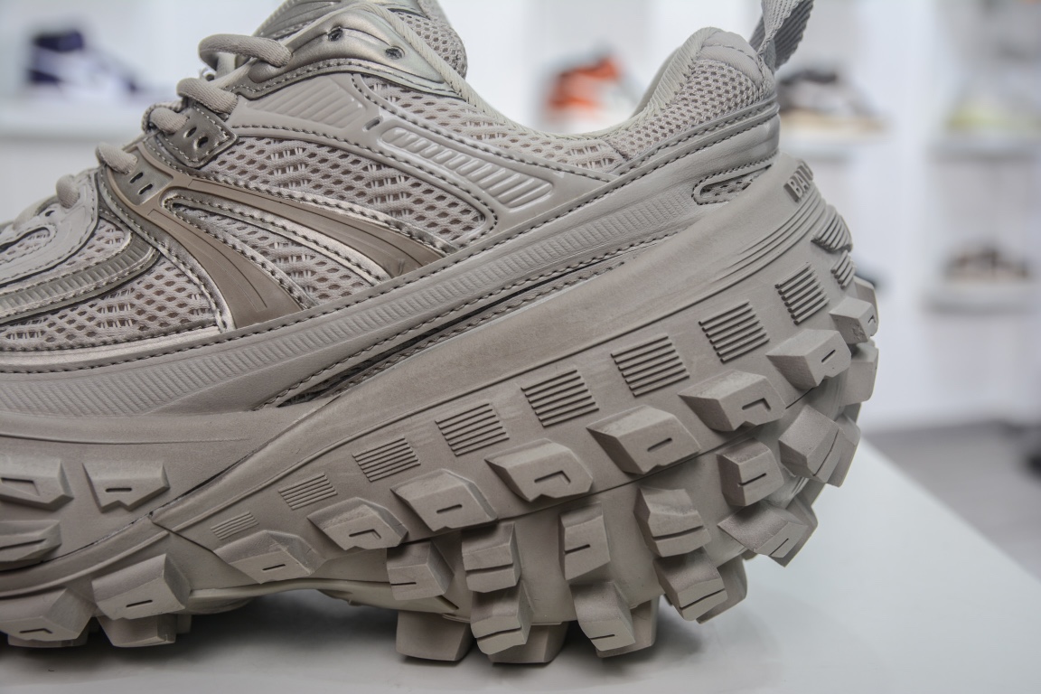 Balenciaga Defender in Beige、mysite、Cacoeks