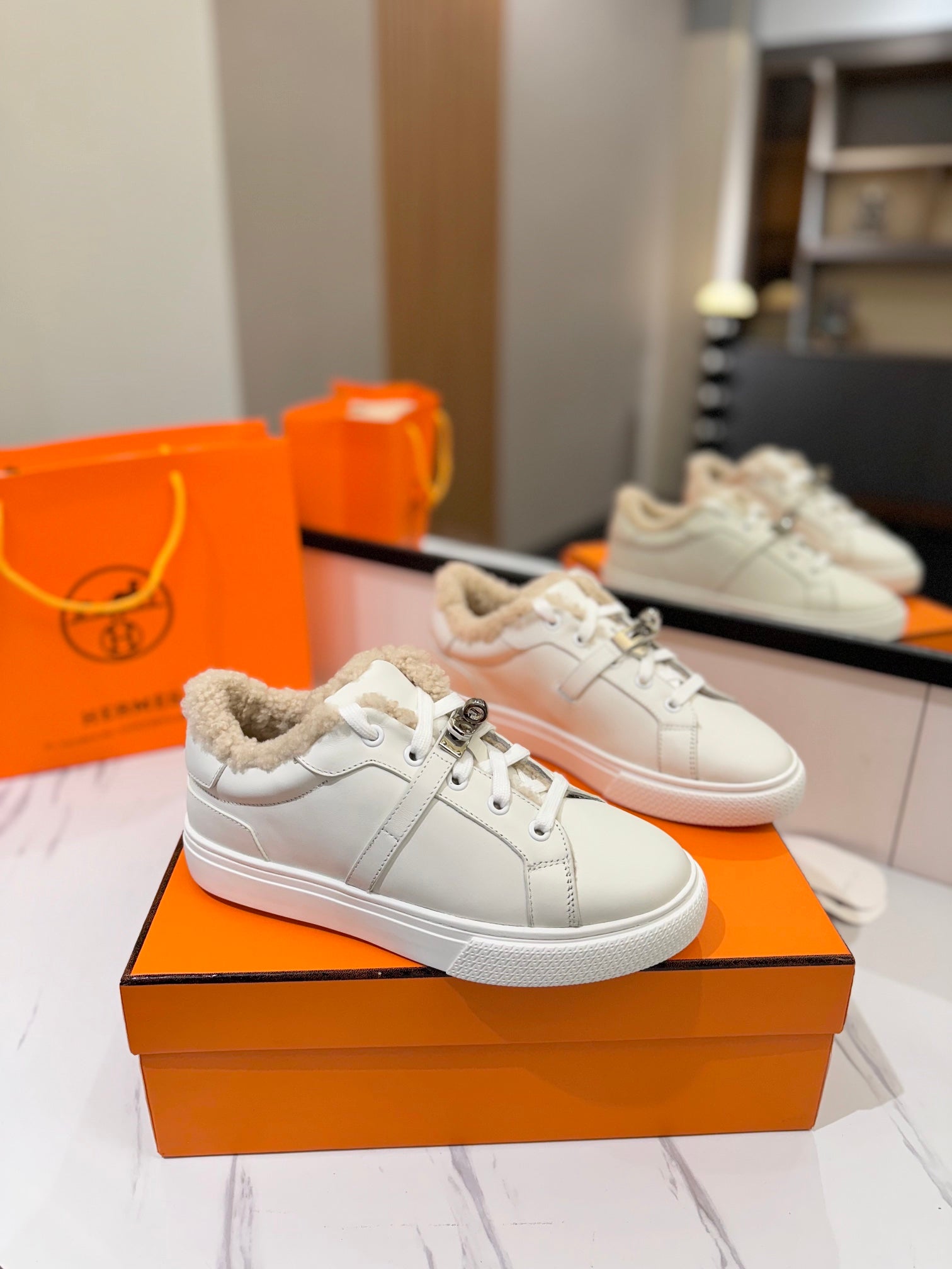 DAY SNEAKER IN WHITE CALFSKIN AND FLEECE LINING、mysite、Cacoeks