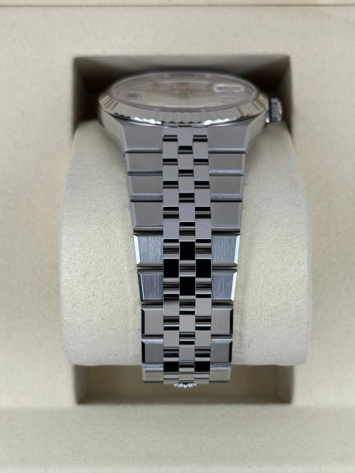 Rolex Land-Dweller 40mm M127334-0001 Super Clone Watch – Oyster Steel White Dial Replica