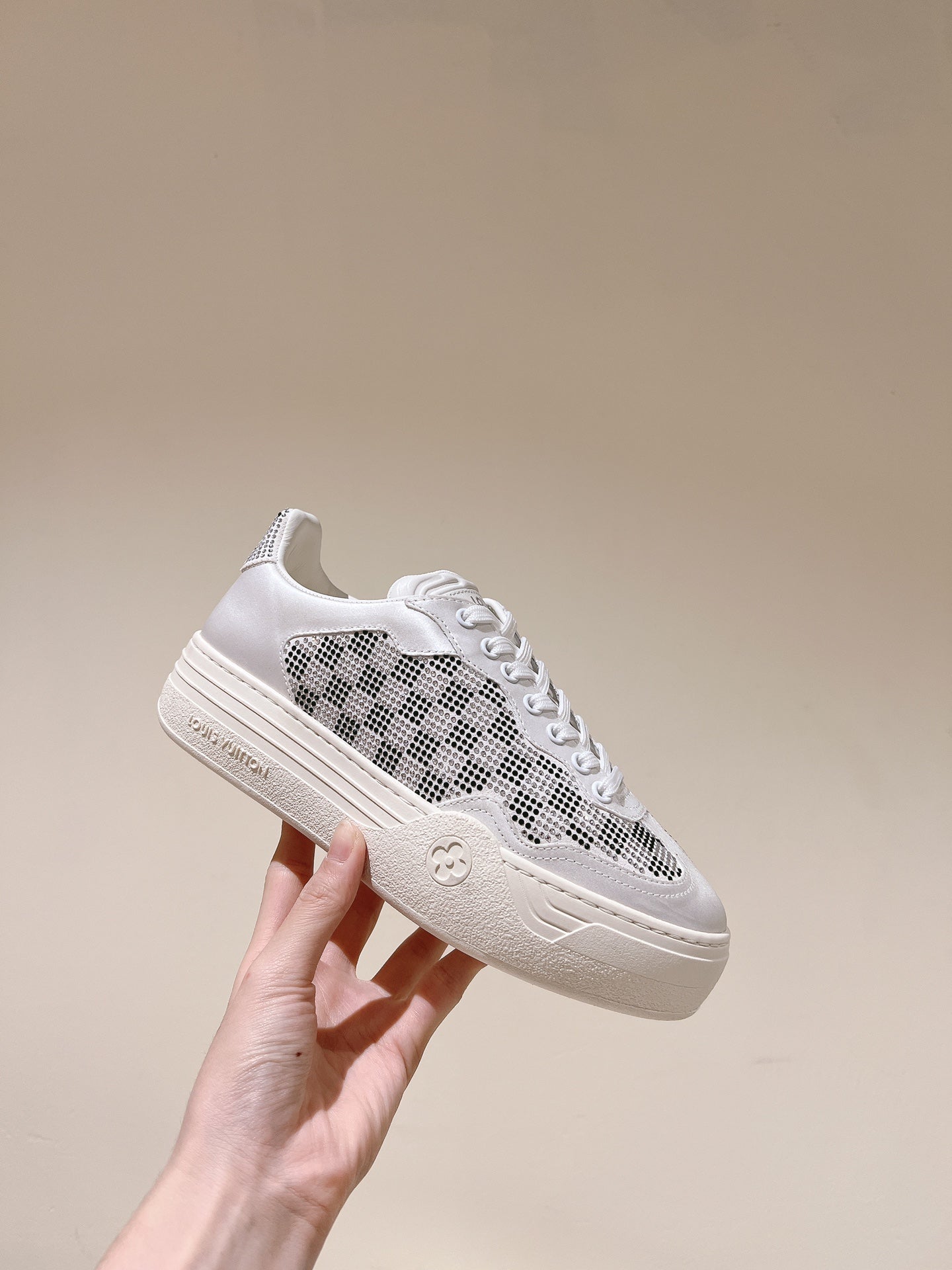 LV GROOVY SNEAKER IN WHITE MIX BLACK DAMIER STRASS AND CALFSKIN、mysite、Cacoeks