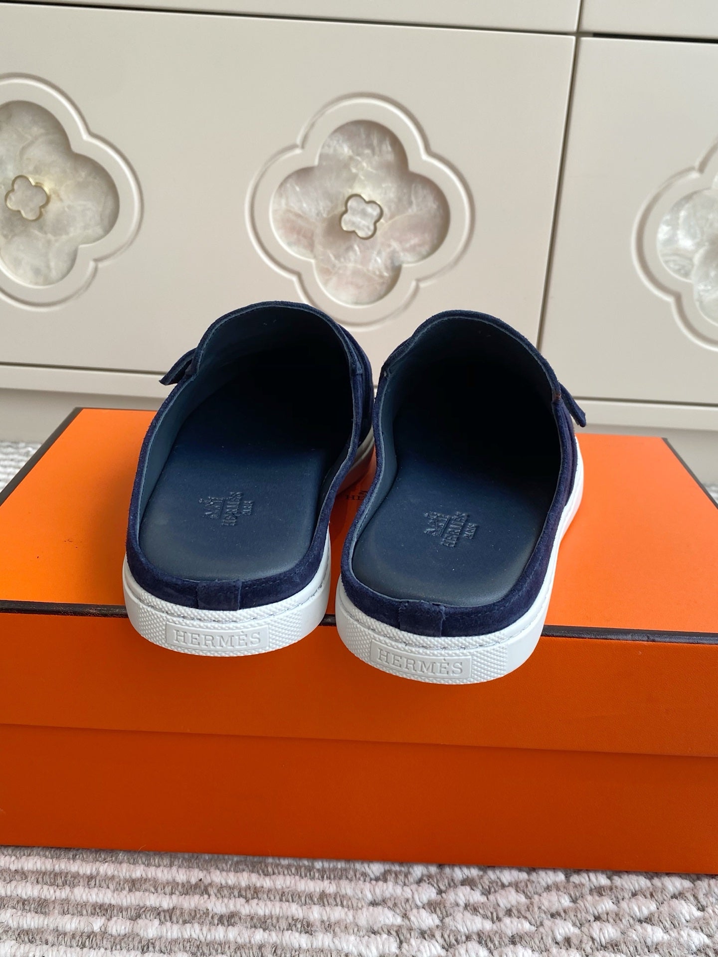 HM 25S MULES IN NAVY BLUE SUEDE WITH SILVER HARDWARE、mysite、Cacoeks