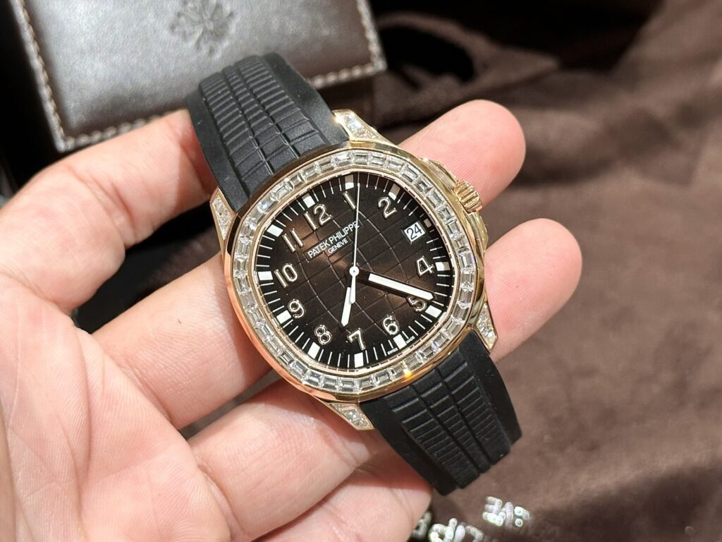 Đồng Hồ Patek Philippe Aquanaut 5167R Vàng Khối 18K Kim Cương Tự Nhiên 40mm (2)