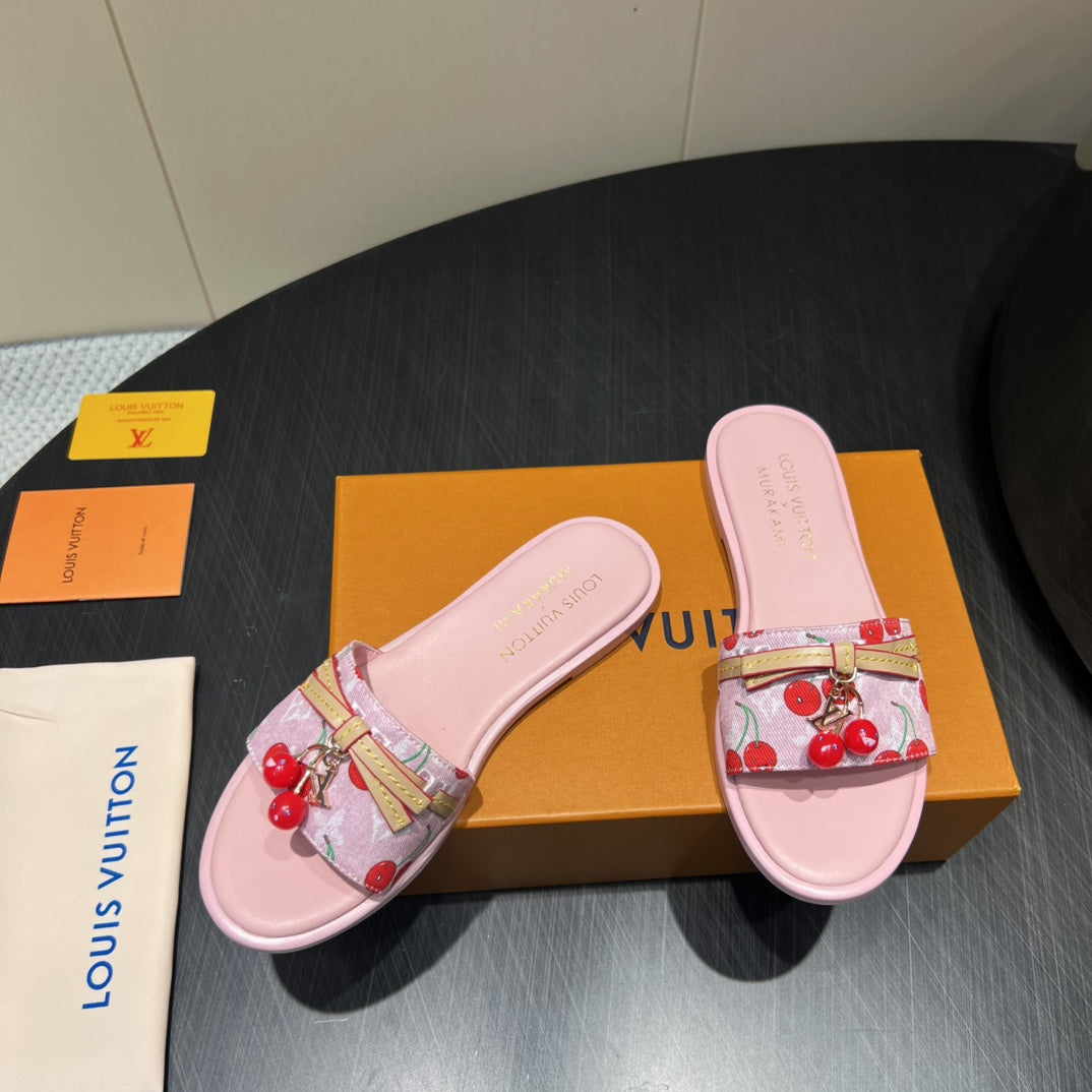 LV SLIDE SANDALS 25S IN LIGHT PINK DENIM AND CALFSKIN WITH CHERRY BLOSSOM BUCKLE、mysite、Cacoeks