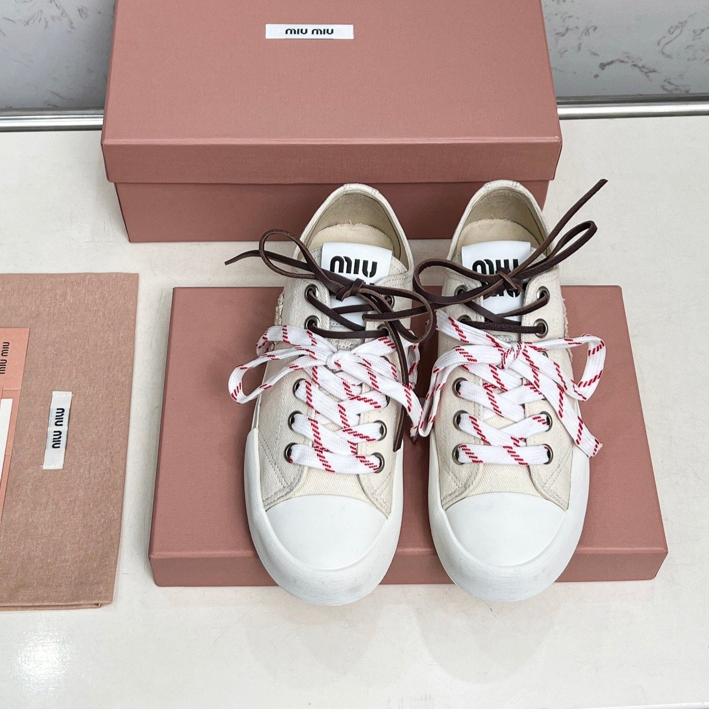 WASHED-DENIM SNEAKERS IN OFF WHITE CANVAS WITH BROWN AND STRIPED LACES、mysite、Cacoeks