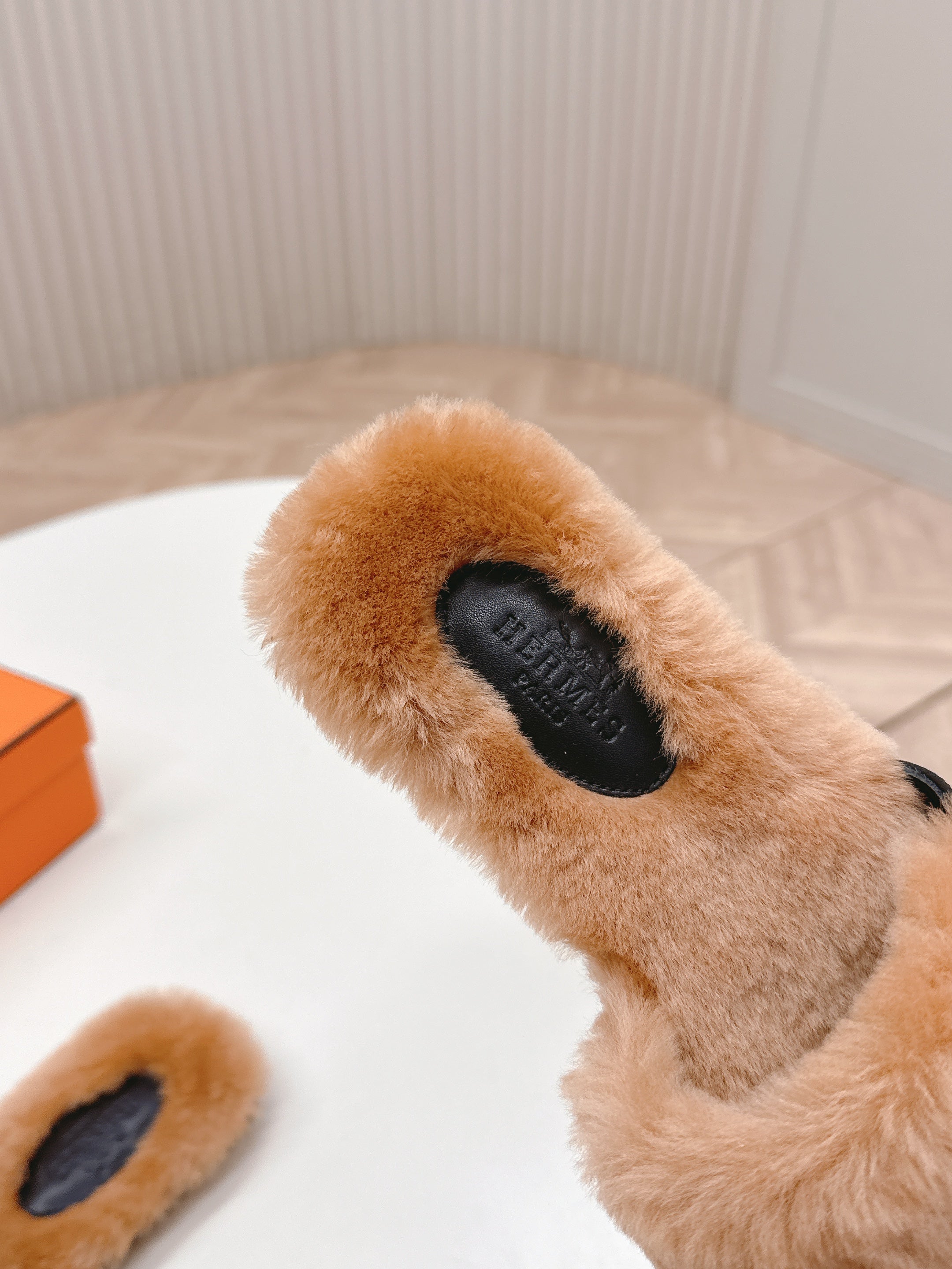 HM 25S ORAN SANDAL IN CLAY ORANGE SHEARLING WITH SILVER HARDWARE、mysite、Cacoeks