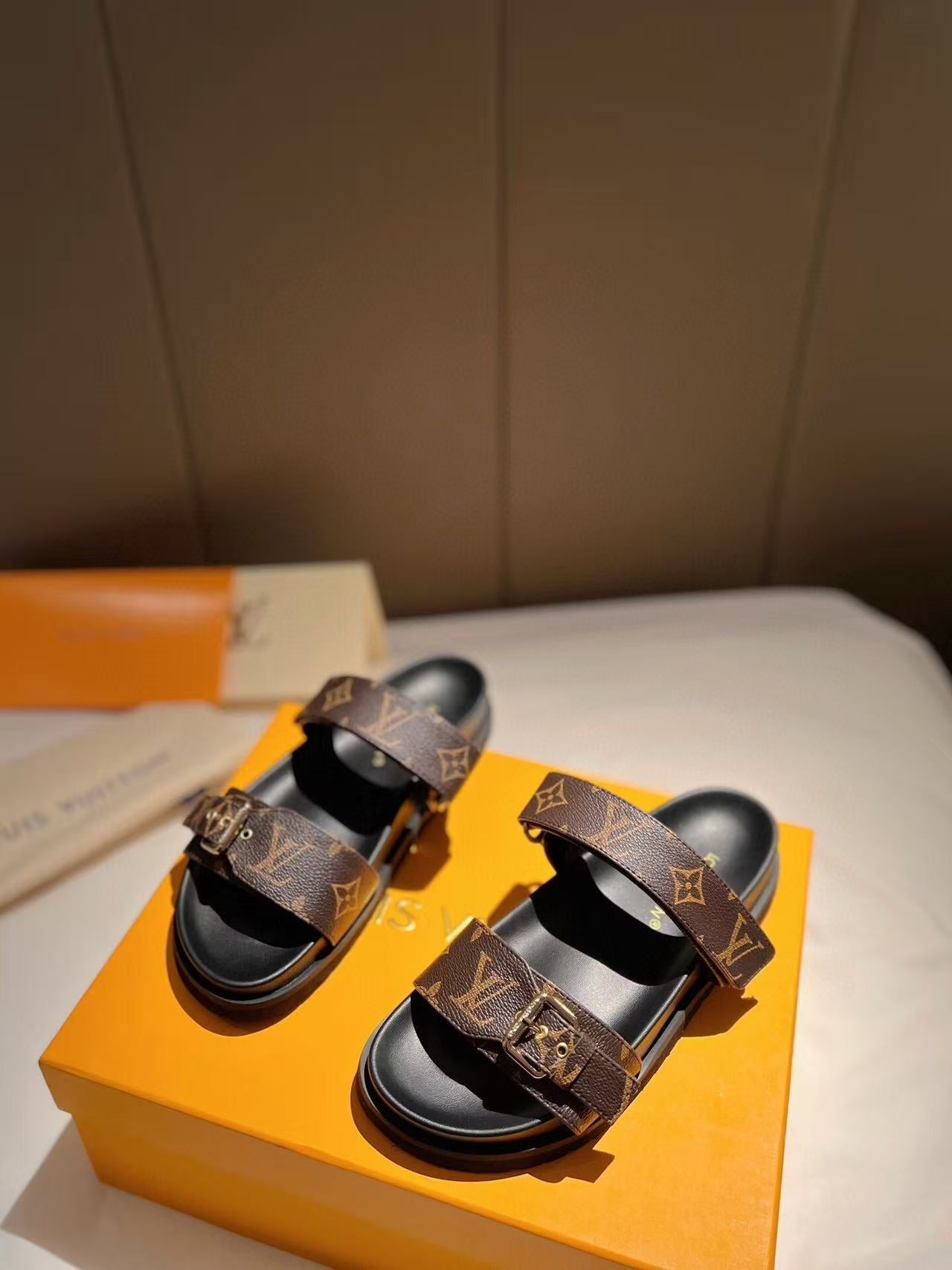 LV GOLD BUCKLE SANDALS IN BROWN MONOGRAM CANVAS、mysite、Cacoeks