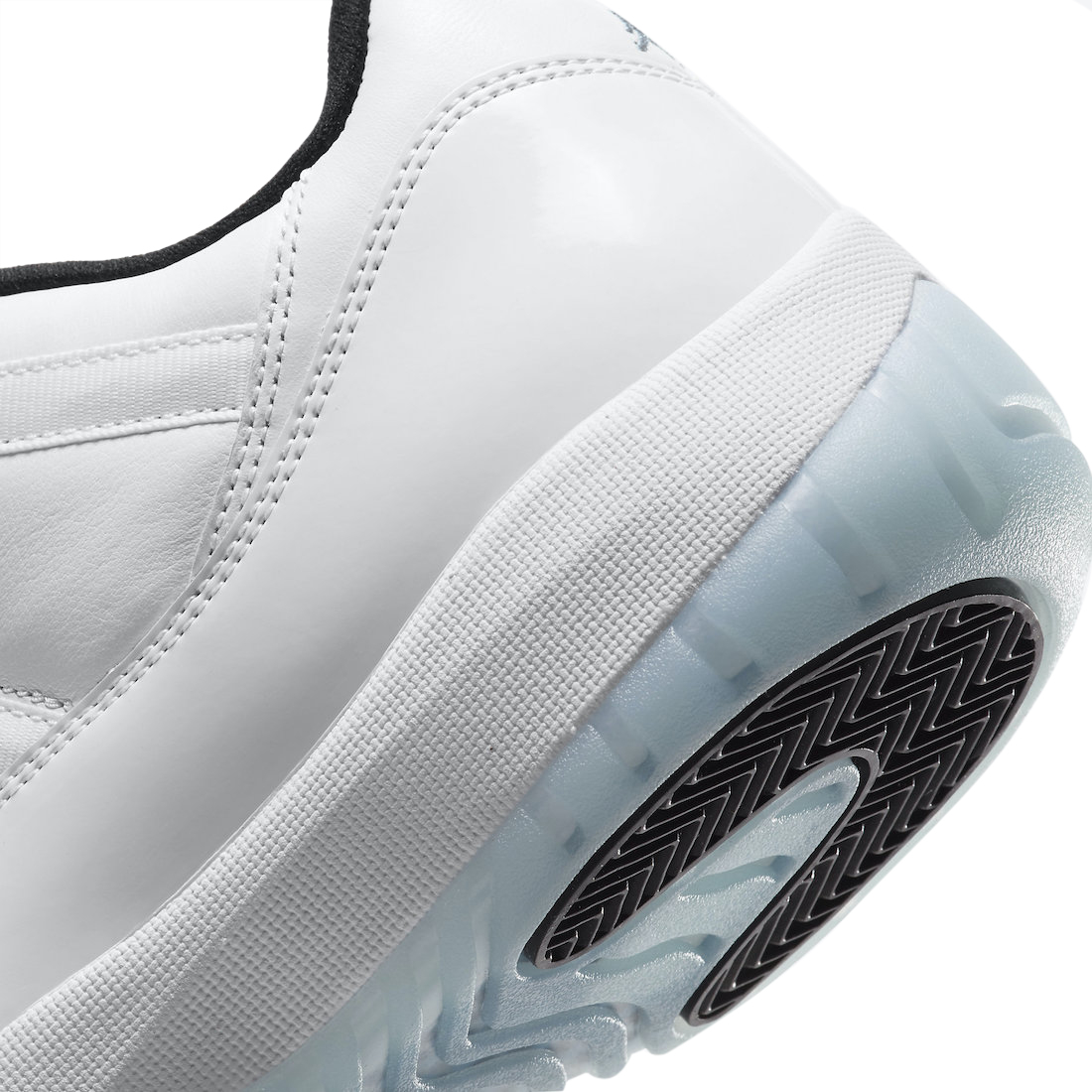 Air Jordan 11 Low Legend Blue