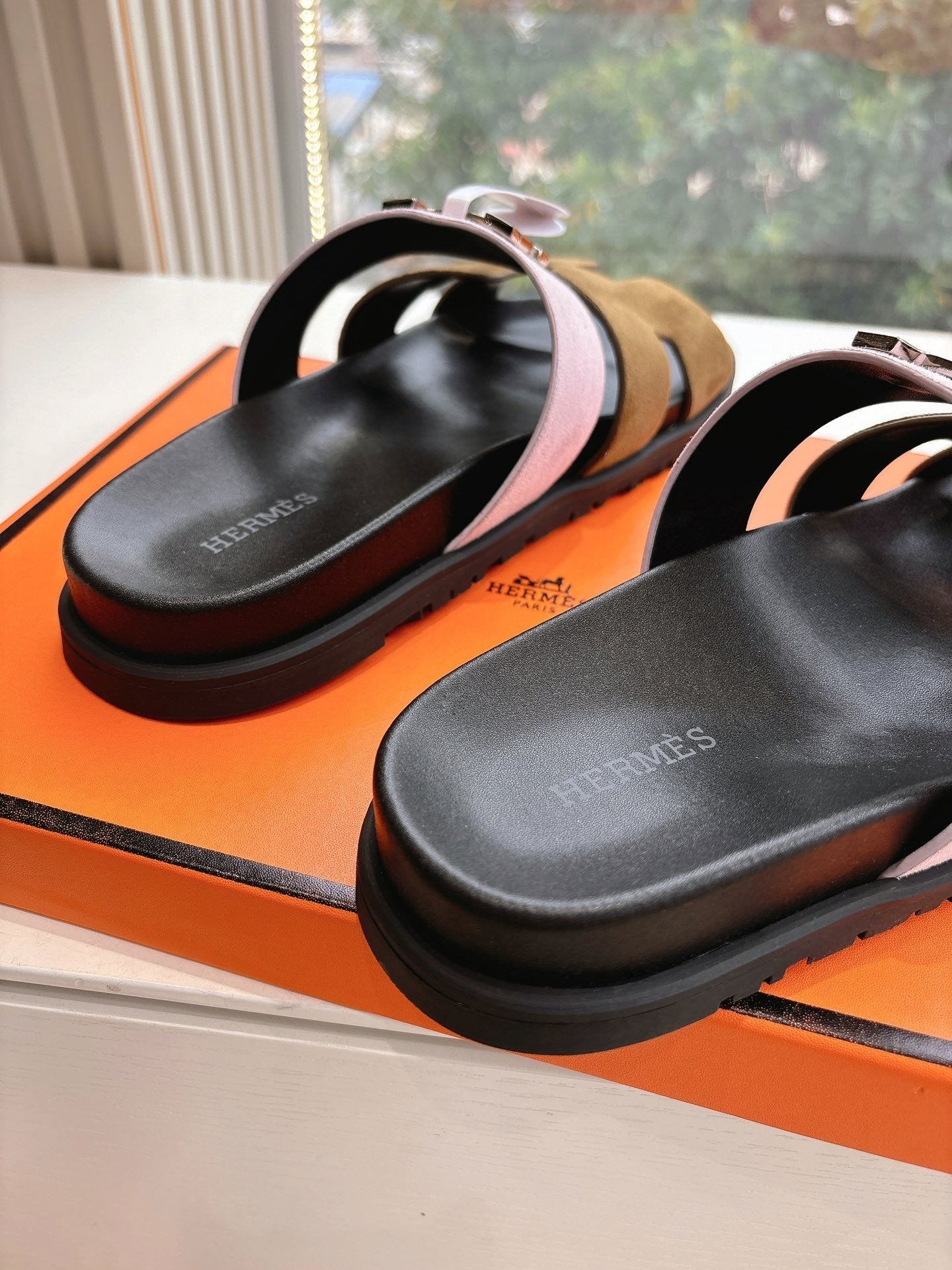 CHYPRE SANDAL IN LIGHT PINK MIX CHOCOLATE BROWN SUEDE、mysite、Cacoeks