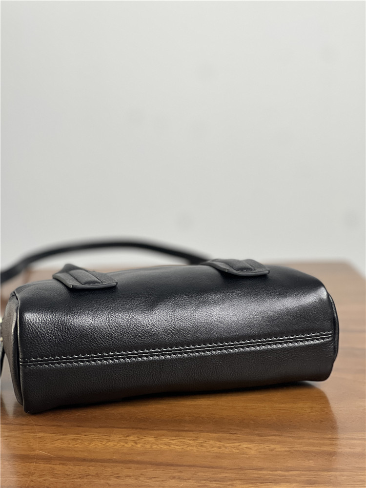 GEEK BAR-https://www.hot-toy.com/