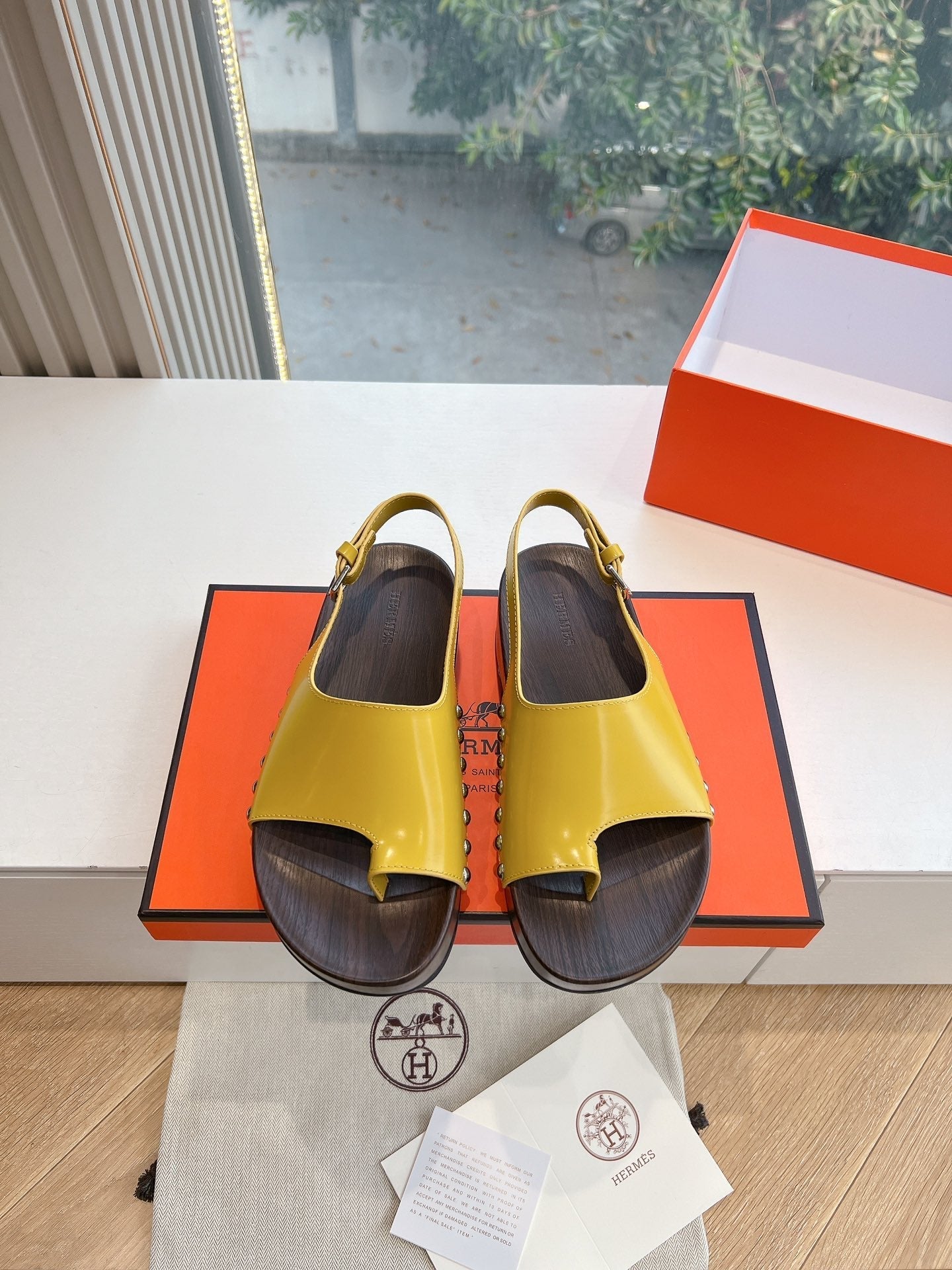 FLAT SANDAL IN CORN YELLOW CALFSKIN、mysite、Cacoeks