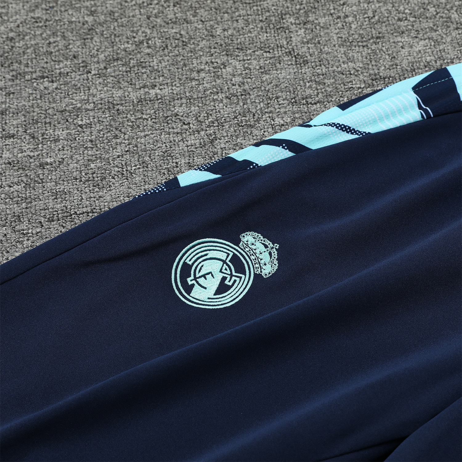 ManixJersey.com | Real Madrid 24-25 Training Hoodie Set - Cyan Hoodie and Deep Blue Pants -Customize Name, Number and Patch | Worldwide Shipping