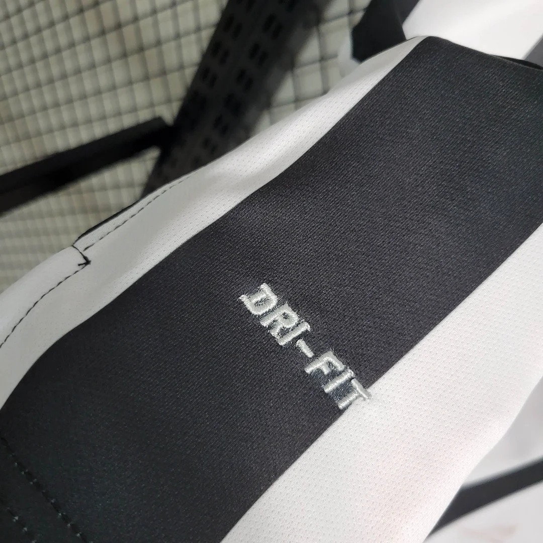 Higojerseys-Retro Juventus 2014-15 Home Stadium Jersey