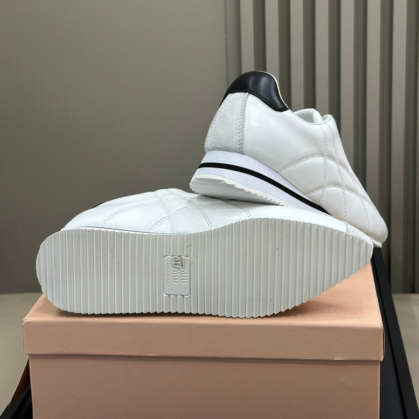 POINTED SPORTS SHOES WHITE LAMBSKIN、mysite、Cacoeks