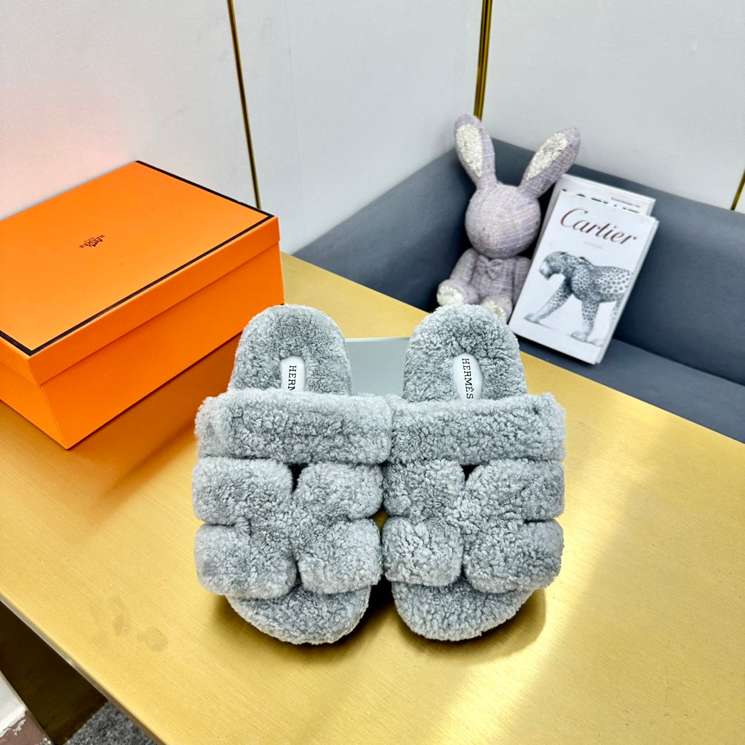 CHYPRE SANDAL IN CLOUD GRAY SHEARLING、mysite、Cacoeks