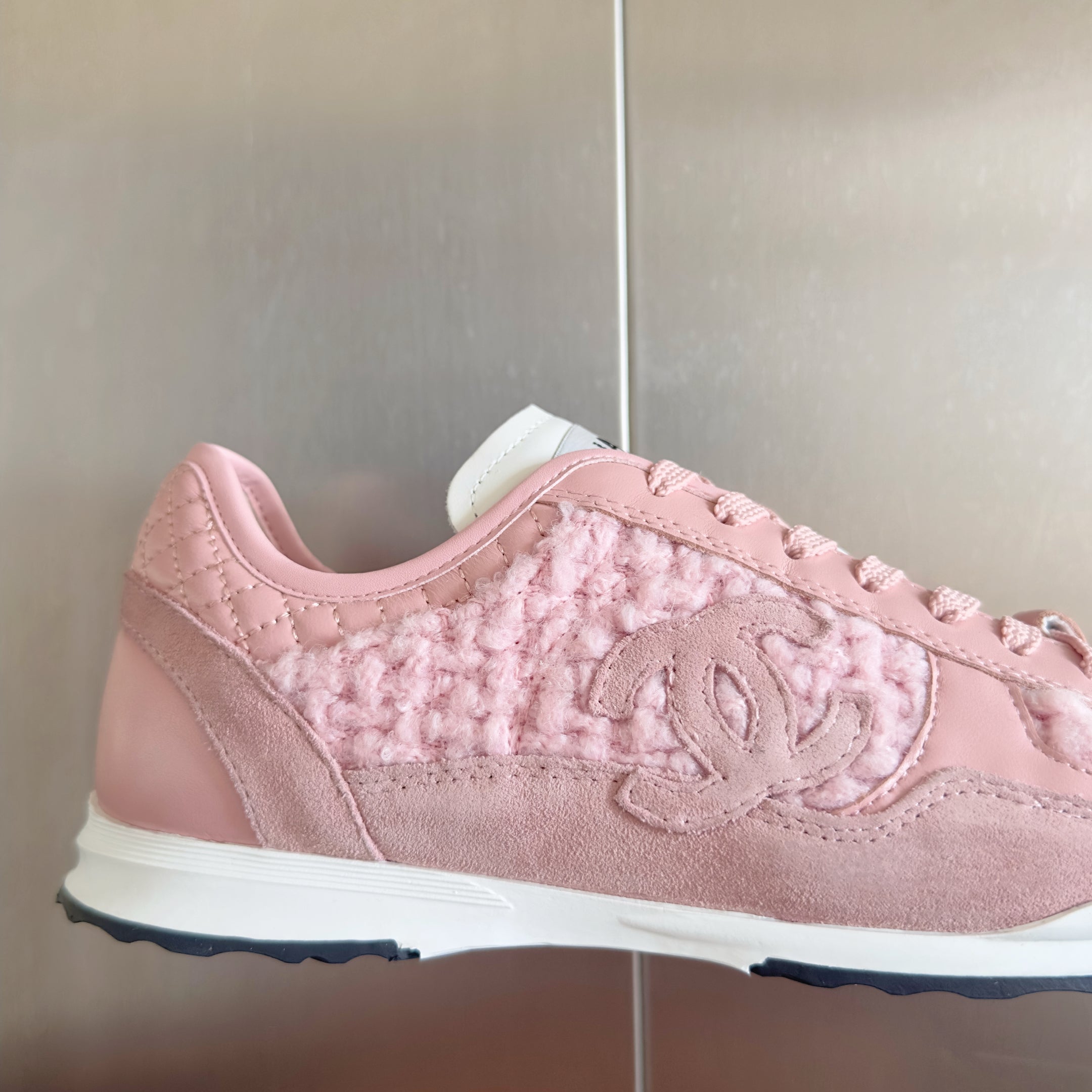 CHANEL 25S SNEAKERS 20MM IN LIGHT PINK CALFSKIN AND SUEDE、mysite、Cacoeks