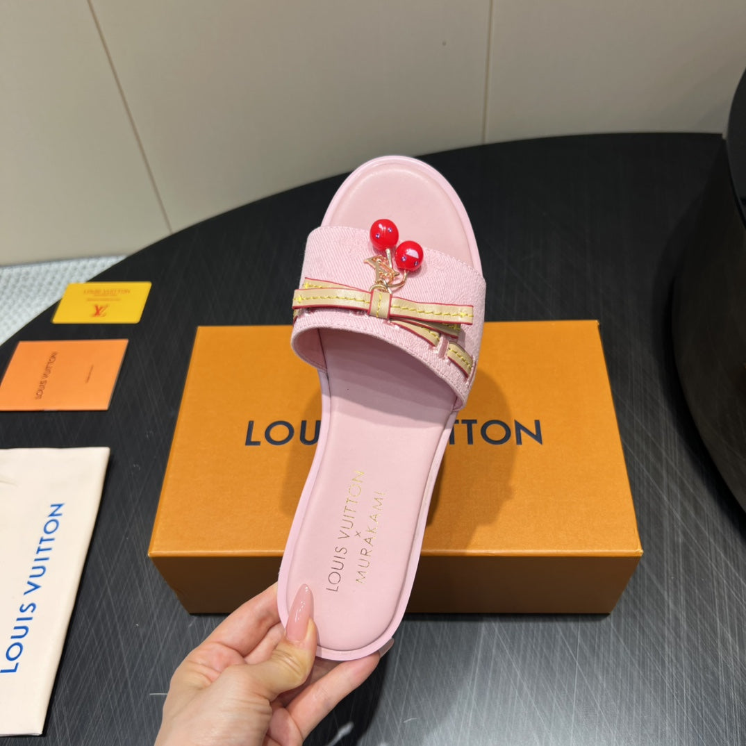 LV SLIDE SANDALS 25S IN BABY PINK DENIM AND CALFSKIN WITH CHERRY BLOSSOM BUCKLE、mysite、Cacoeks