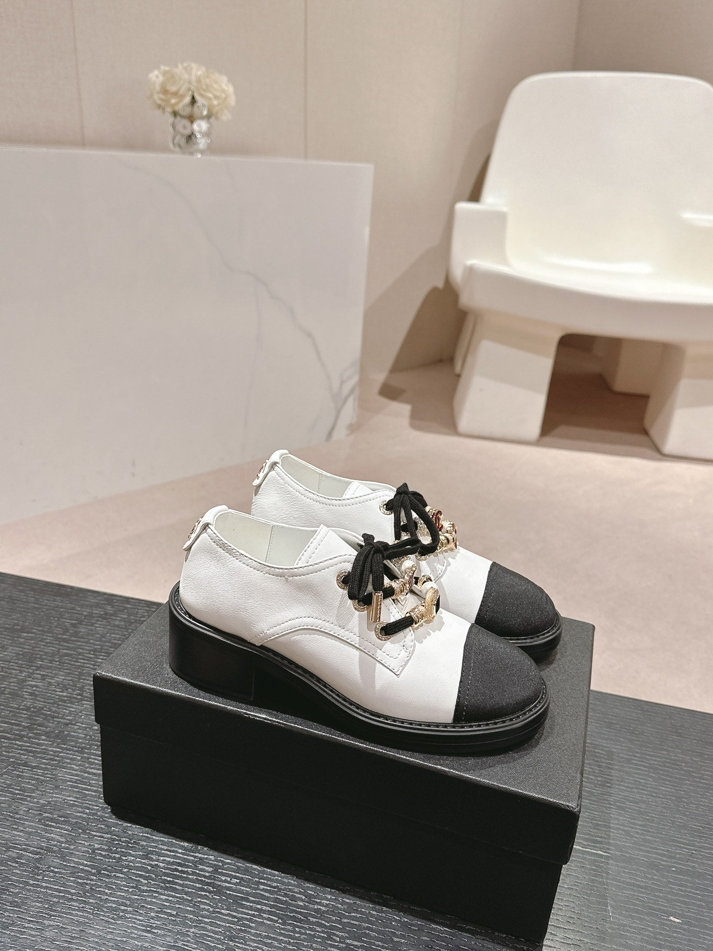 OXFORD SHOES WHITE MIX BLACK SHEEPSKIN、mysite、Cacoeks