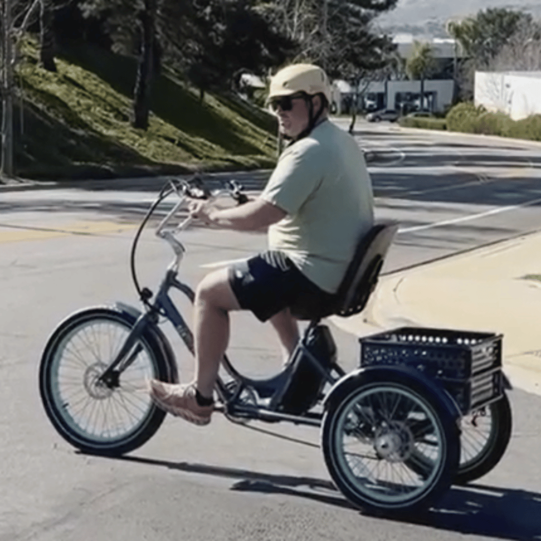 Relaxed_Body_750_watt_Ele…ricycle_guy_on_the_trike