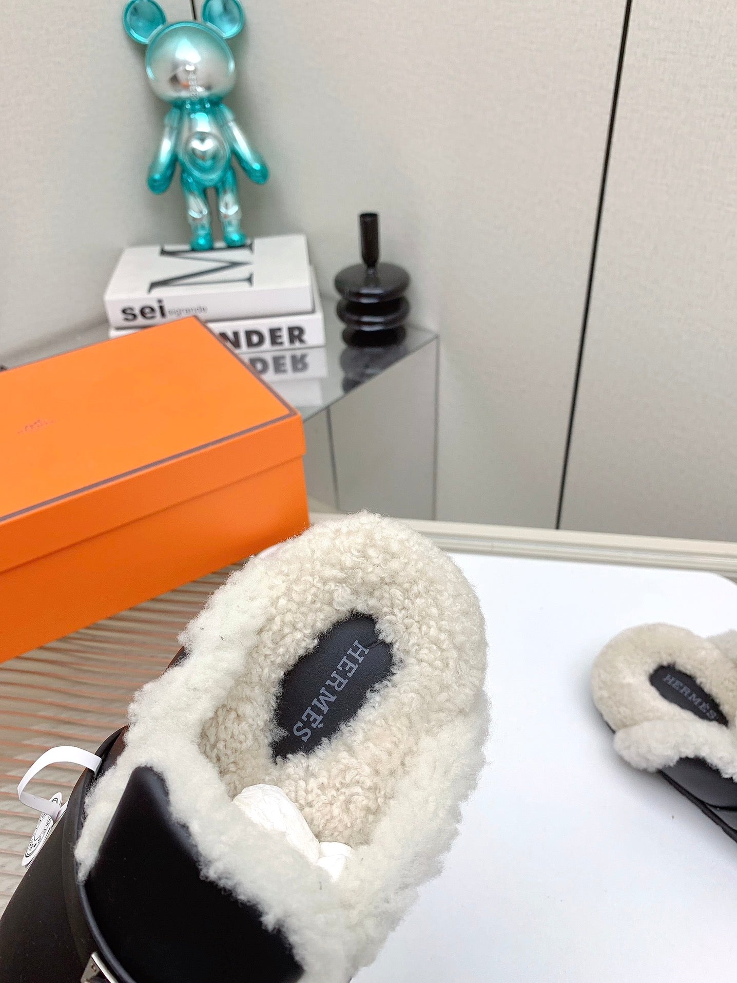 SLIP-ON MULE IN BLACK CALFSKIN AND SHEARLING LINING、mysite、Cacoeks