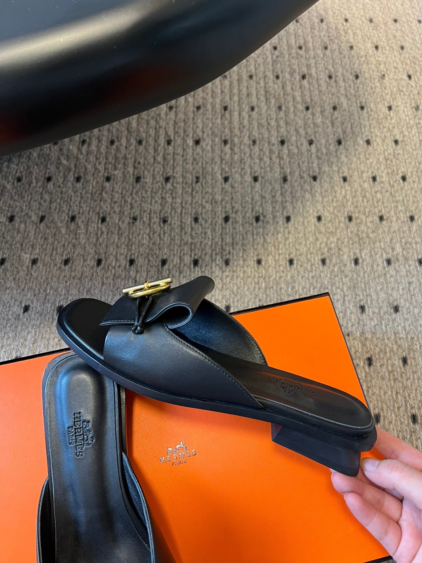 ILOT FLAT SANDAL IN BLACK CALFSKIN、mysite、Cacoeks