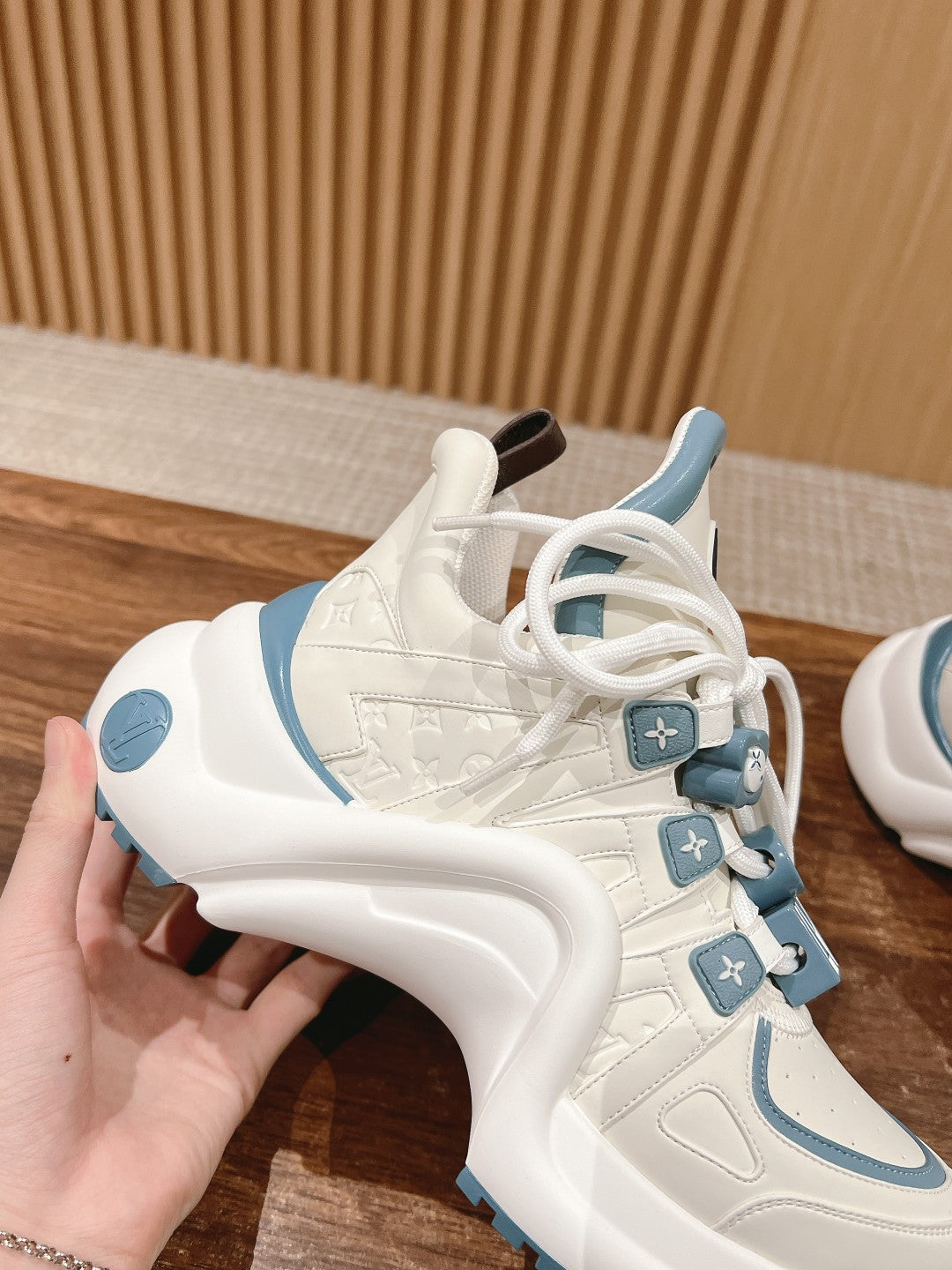 LV ARCHLIGHT SNEAKER IN WHITE MIX SKY BLUE EMBOSSED CALFSKIN、mysite、Cacoeks