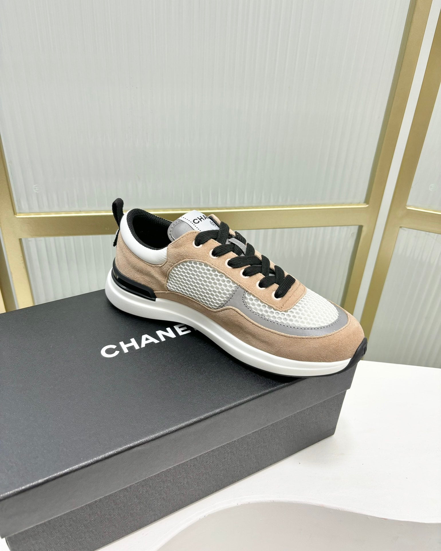 SNEAKER IN TAN BROWN SUEDE AND GREY BREATHABLE MESH、mysite、Cacoeks