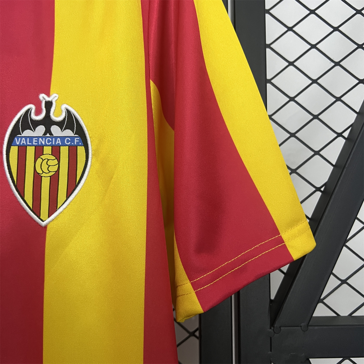 foot-Retro Valencia 1980-82 Away Jersey