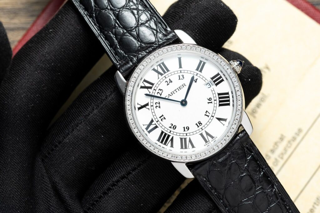 Đồng Hồ Cartier Ronde Độ Kim Cương Thiên Nhiên Nữ 36mm (1)
