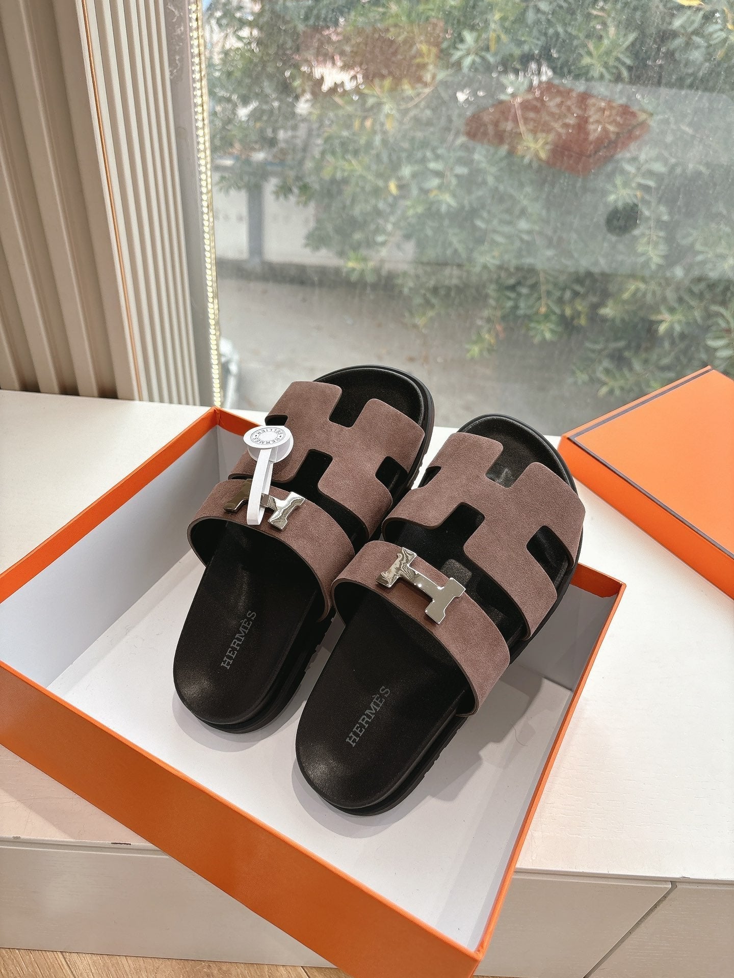 CHYPRE SANDAL IN MEDIUM BROWN SUEDE、mysite、Cacoeks