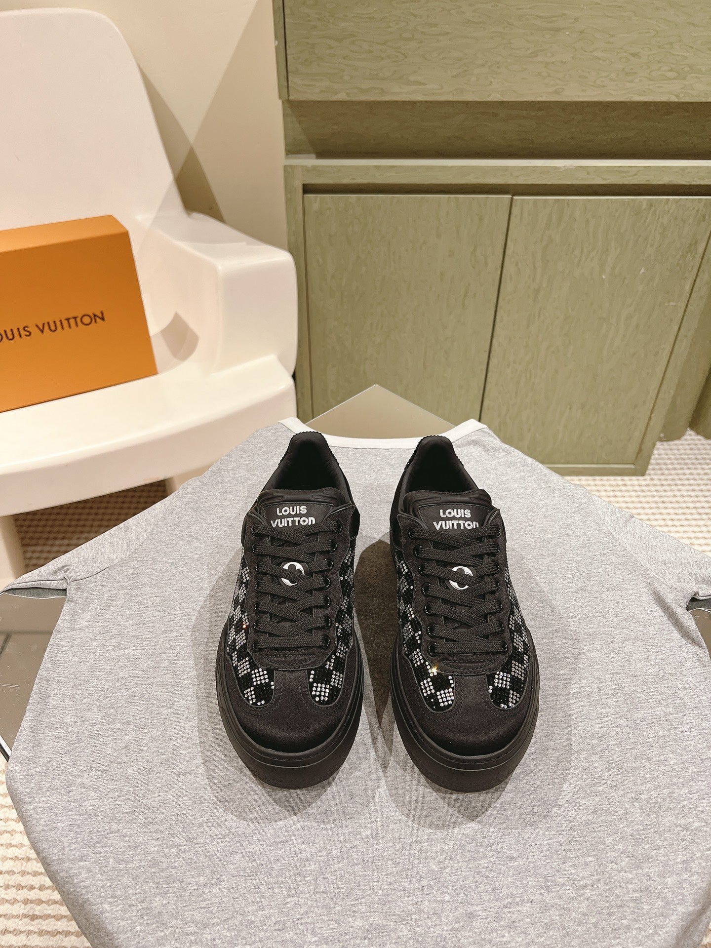 LV GROOVY SNEAKER IN BLACK DAMIER STRASS AND CALFSKIN、mysite、Cacoeks