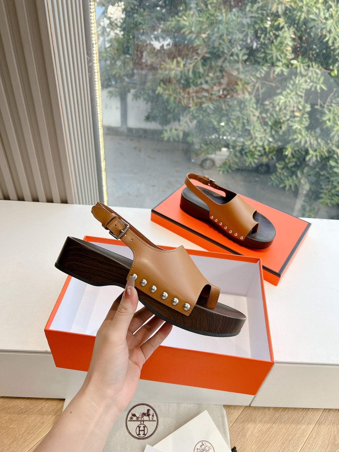 FLAT SANDAL IN BRONZE BROWN CALFSKIN、mysite、Cacoeks