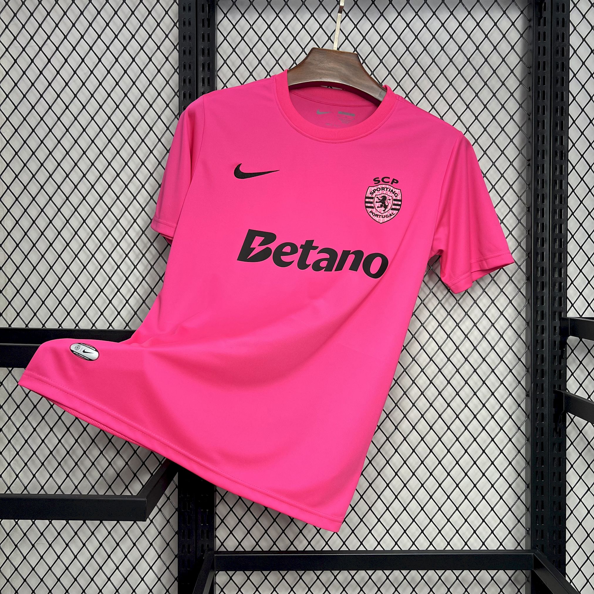 Higojerseys-Sporting CP Portugal 24-25 Pink October Jersey - Fans Version