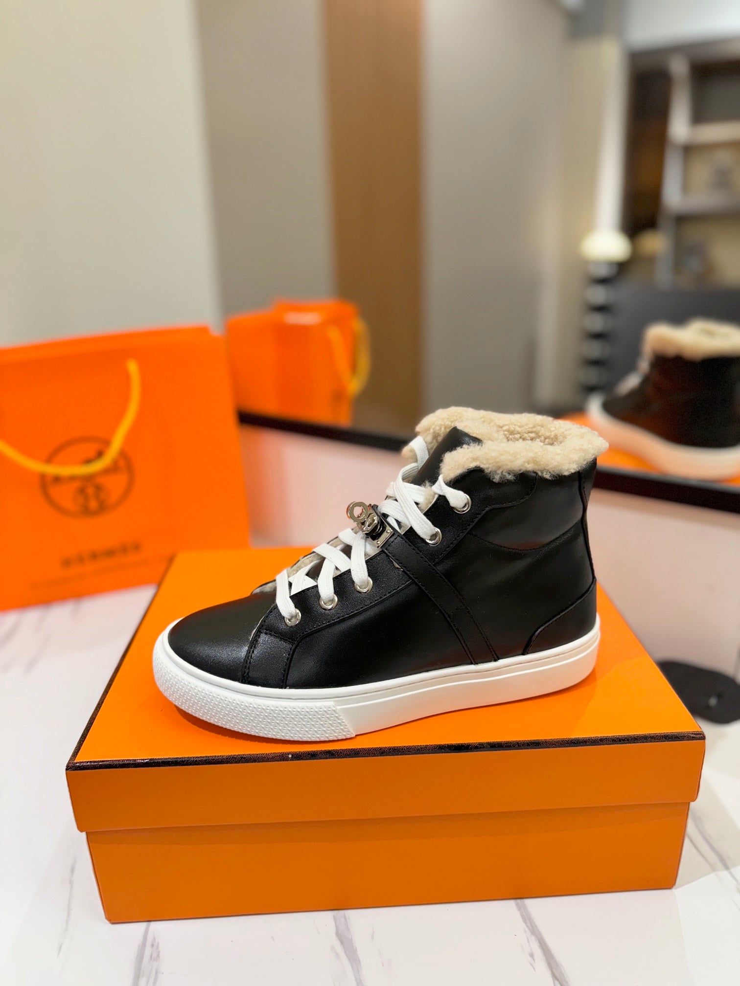 CHEALSEA BOOTS IN BLACK LAMBSKIN AND FLEECE LINING、mysite、Cacoeks