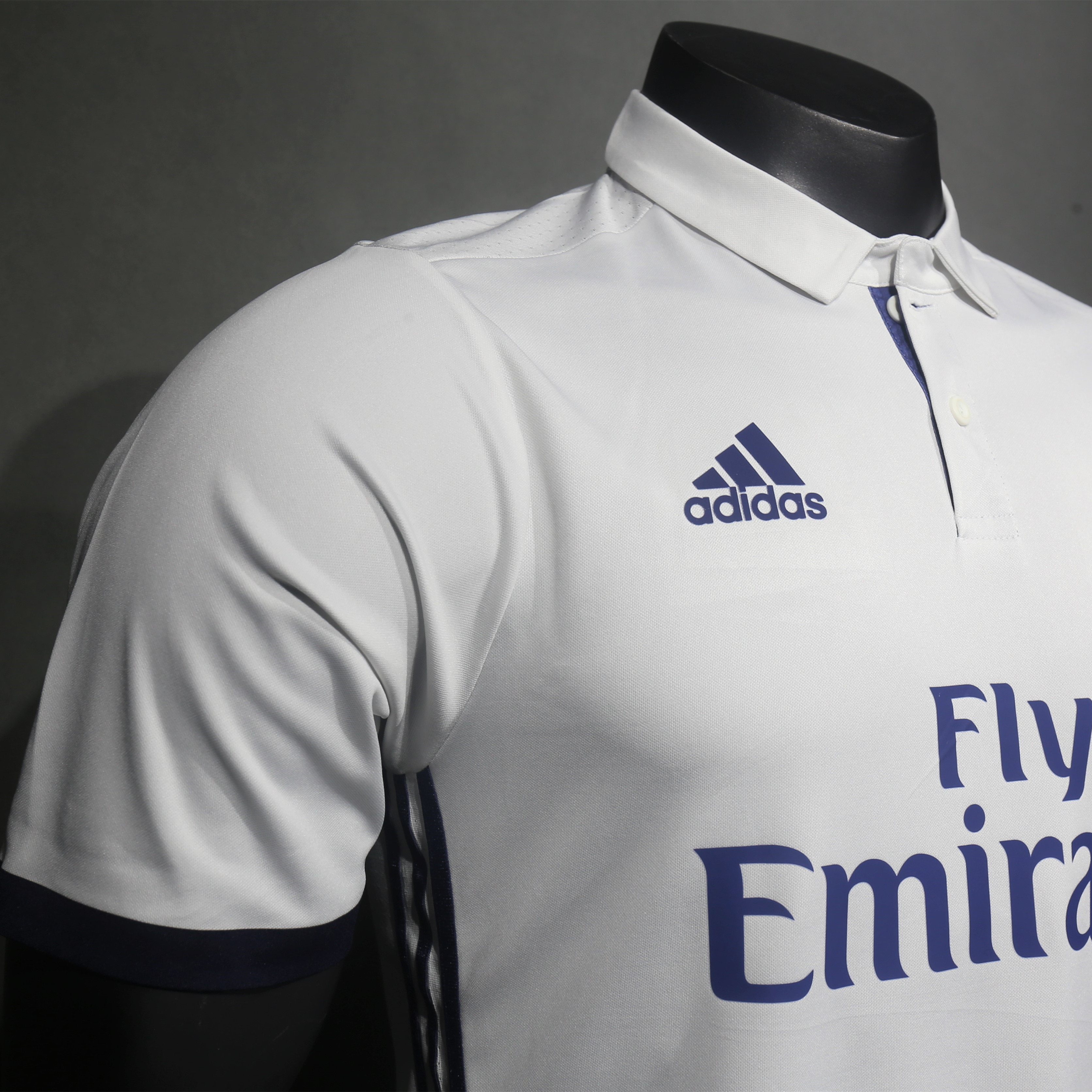 GlobeJersey-Retro Real Madrid 16-17 Home Jersey - Player Version