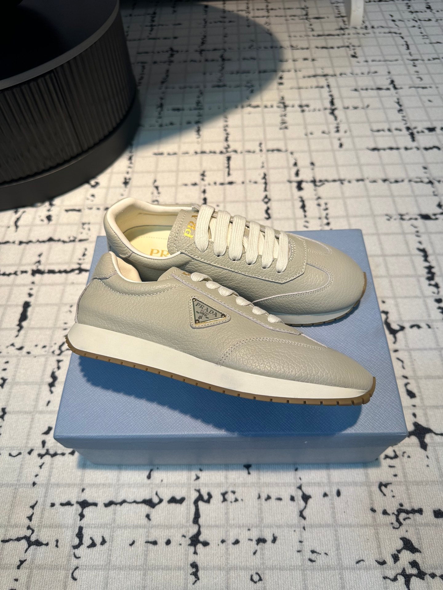 PRA TRIANGLE LOGO SNEAKERS LIGHT GRAY CALFSKIN、mysite、Cacoeks