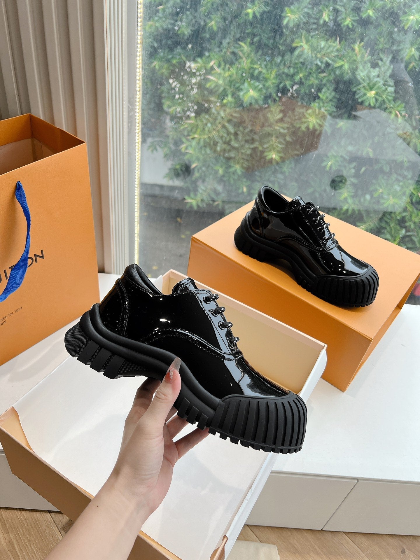 LV ARCHLIGHT SKATE SNEAKER IN BLACK GLOSSY CALFSKIN、mysite、Cacoeks