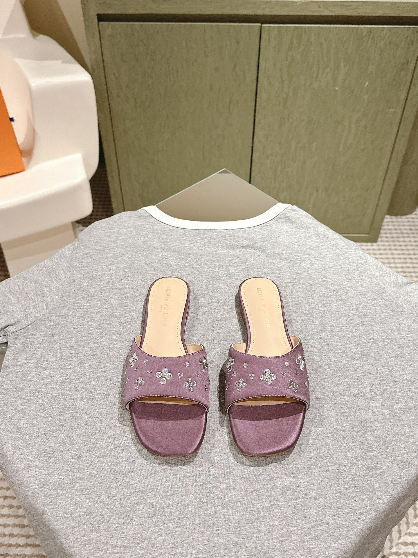 LV WOMEN FLAT MULE IN MAUVE PURPLE SATIN WITH RHINESTONE、mysite、Cacoeks
