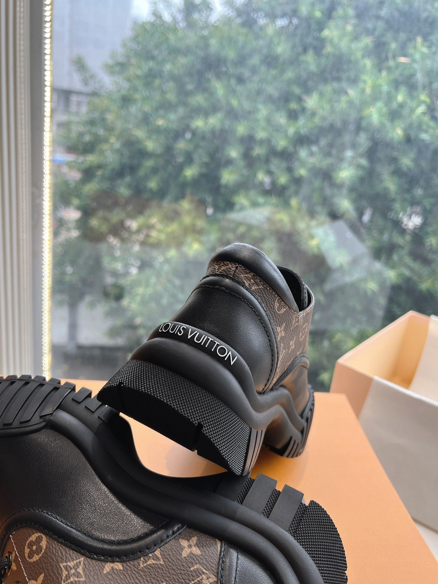 LV ARCHLIGHT SKATE SNEAKER IN BLACK MIX CHOCOLATE BROWN MONOGRAM CALFSKIN、mysite、Cacoeks