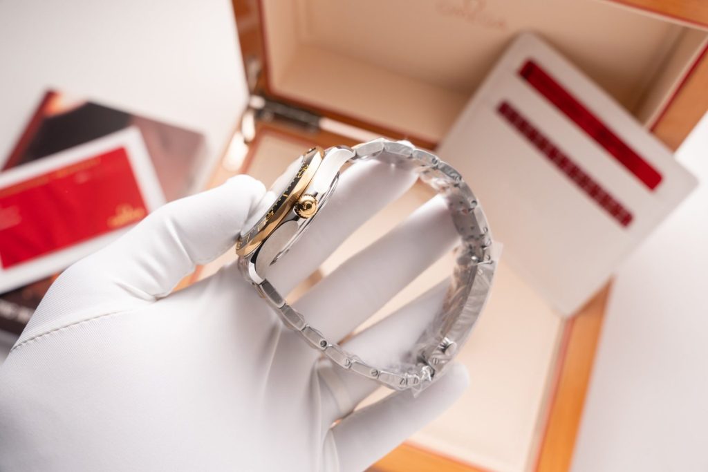 Đồng Hồ Omega Seamaster Replica 11 VS Factory Demi Gold (2)
