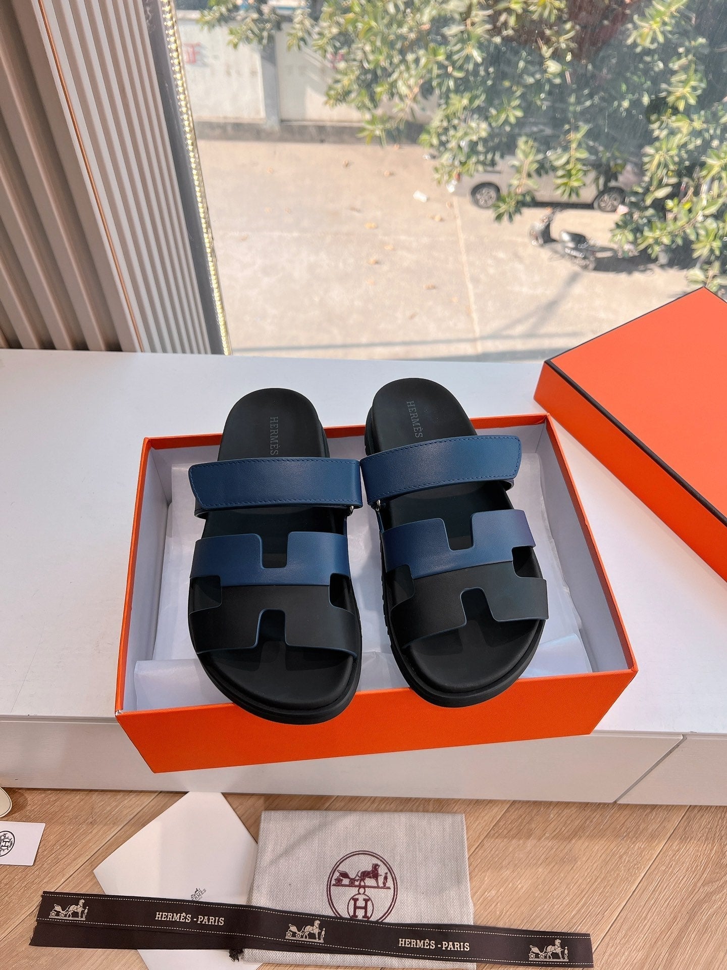 CHYPRE SANDAL IN AEGEAN BLUE MIX BLACK CALFSKIN、mysite、Cacoeks