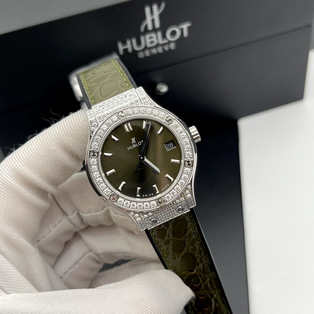 Đồng Hồ Hublot Classic Fusion Diamonds Rep 11 Màu Xanh Lá 33mm (1)