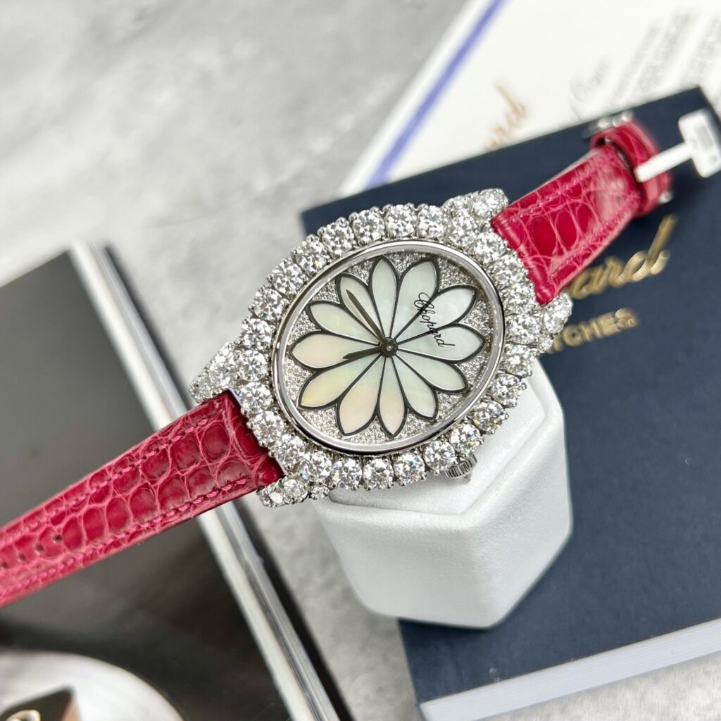 Đồng Hồ Chopard Nữ Đính Full Kim Cương Moissanite Màu Đỏ 34mm (3)