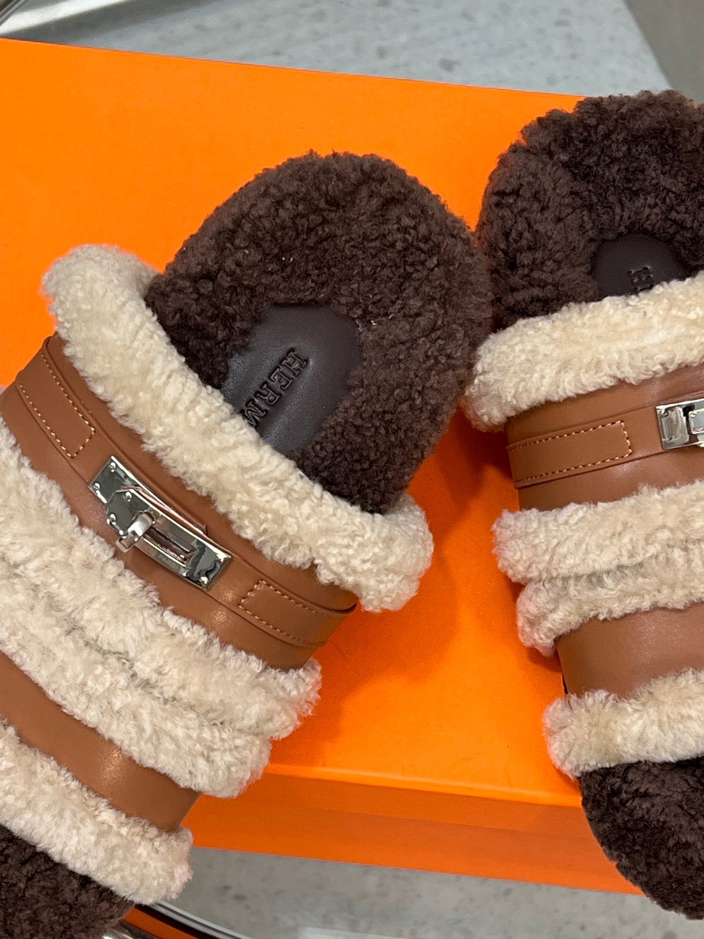 HM 25S SANDAL IN BEIGE WOOL AND BROWN LAMBSKIN WITH SILVER HARDWARE、mysite、Cacoeks