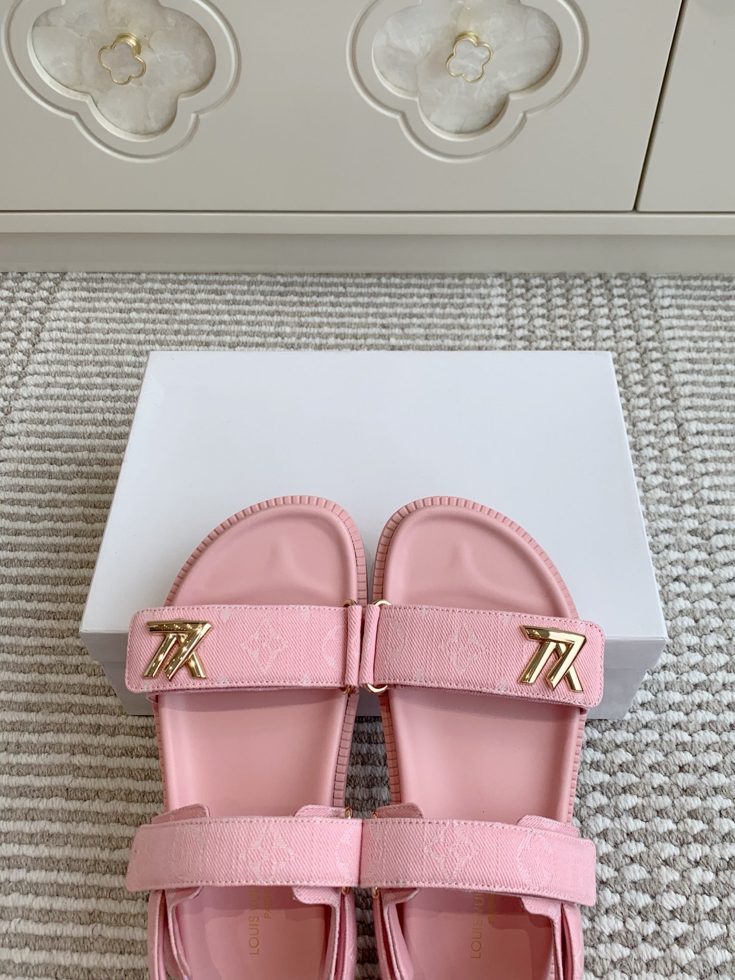 LV SANDALS 25S IN LIGHT PINK DENIM AND CALFSKIN WITH GOLD HARDWARE、mysite、Cacoeks